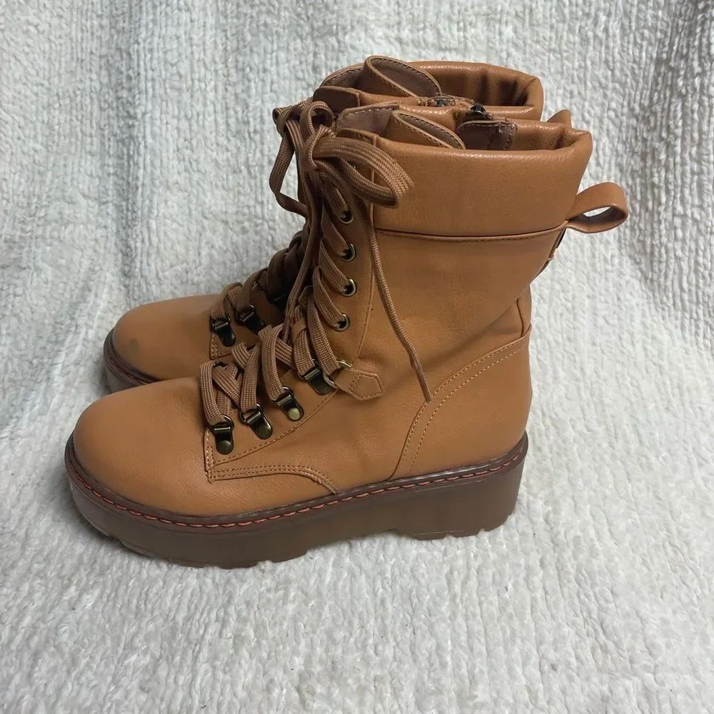 Circus by Sam Edelman Synthetic Tan Leather Combat Boots side zipper SZ8.5M.
